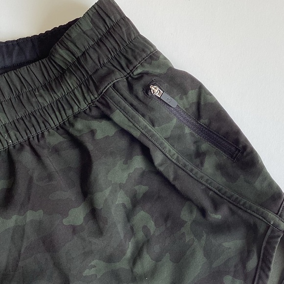 Lululemon Tracker Short V *4” incognito Camo Multi Gator Green Size 12 - Picture 5 of 6